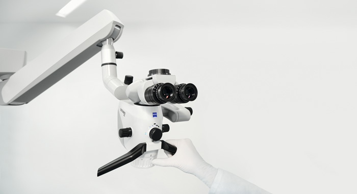 ZEISS EXTARO® 300 mit Hand